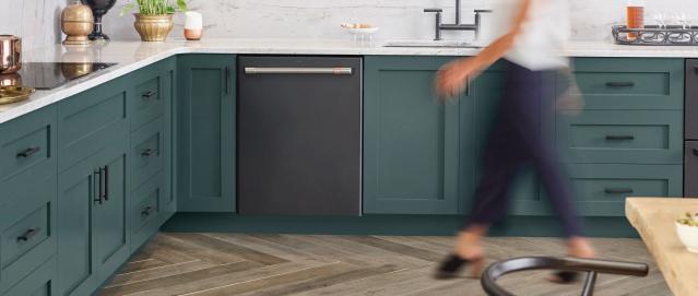 Cafe matte black dishwasher